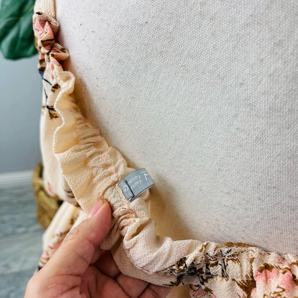 Off Shoulder Cream Floral Smocked Short Romper - Picture 7 of 8